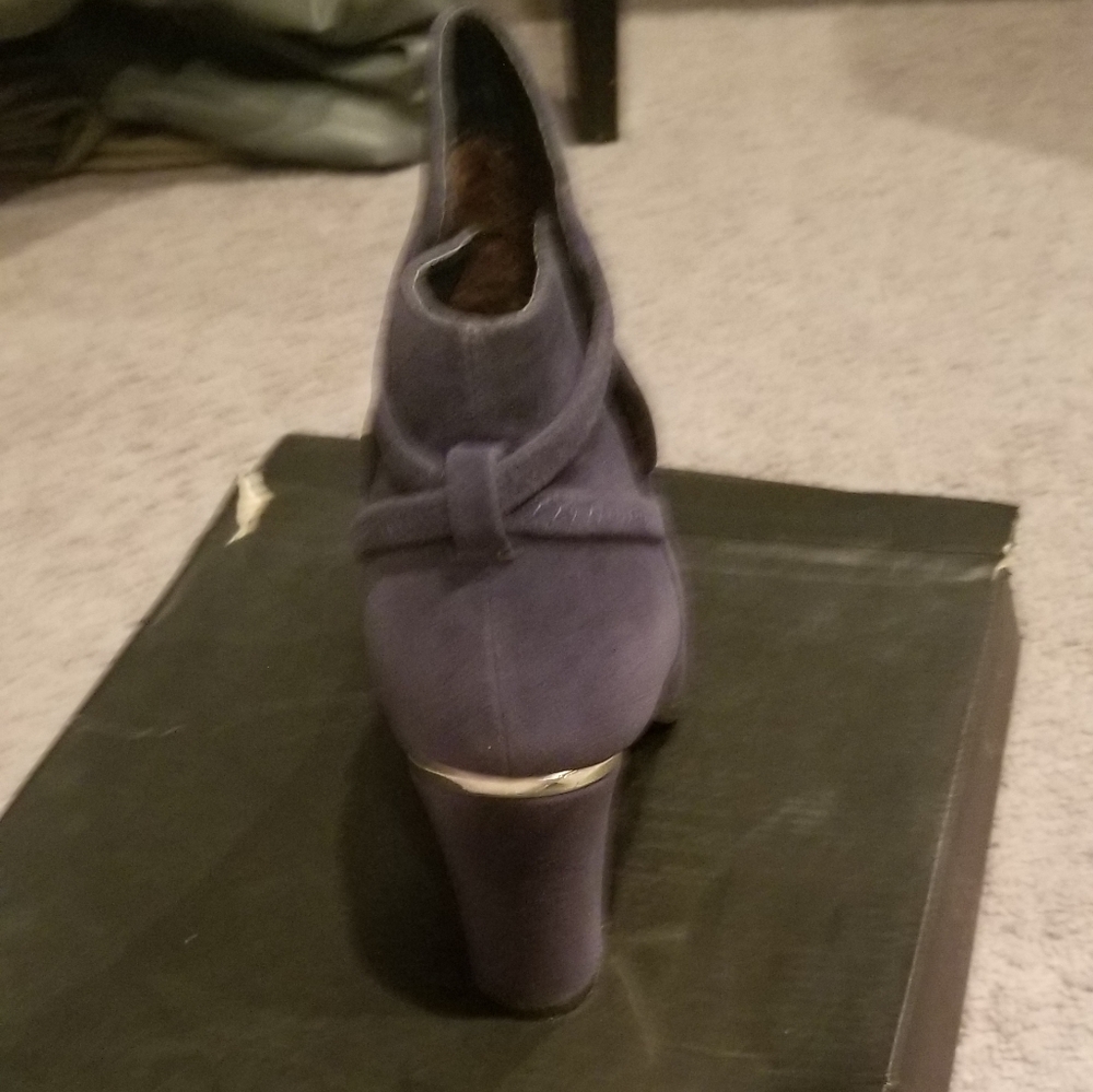 Boots-Fall/Winter - Picture 2 of 3